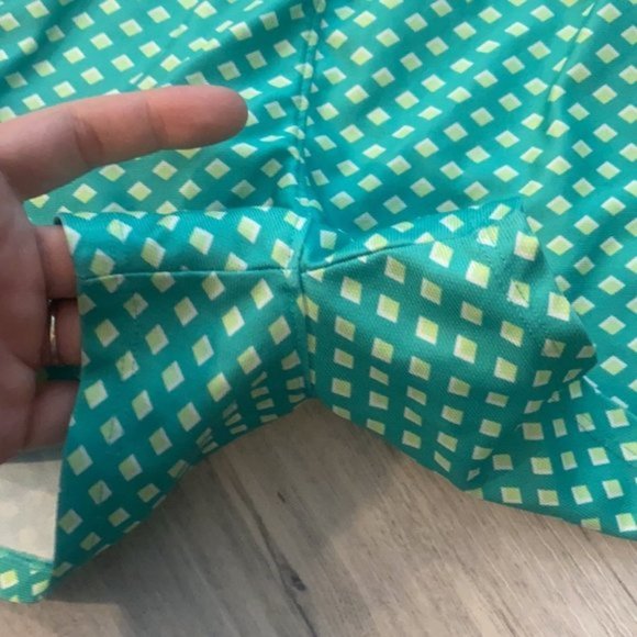 Under Armour green athletic shorts - Picture 4 of 7